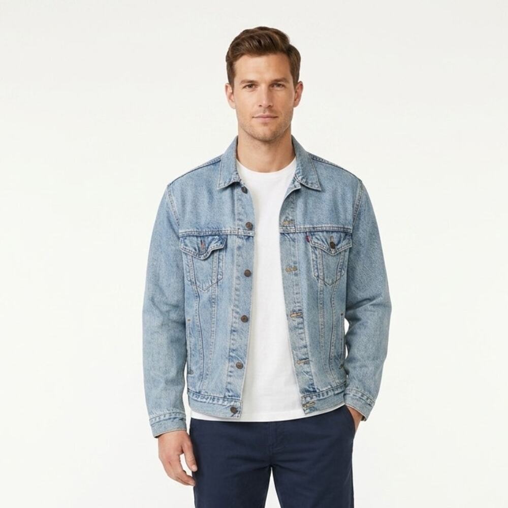 Vintage Levi's Trucker Jacket Mens XL Light Blue Denim Button Front Long Sleeve